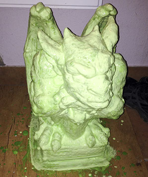 Die Beton-Scheune von außen, Einblick in die Werkstatt