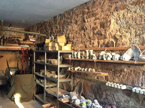 Beton-Scheune Innenraum Regal für fertige Dekorations-Stücke